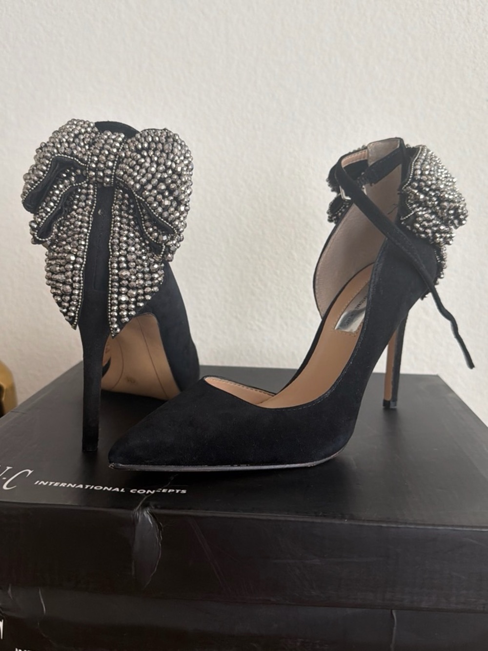 Black Embellished Bow Suede Pointed-Toe Stiletto Pumps